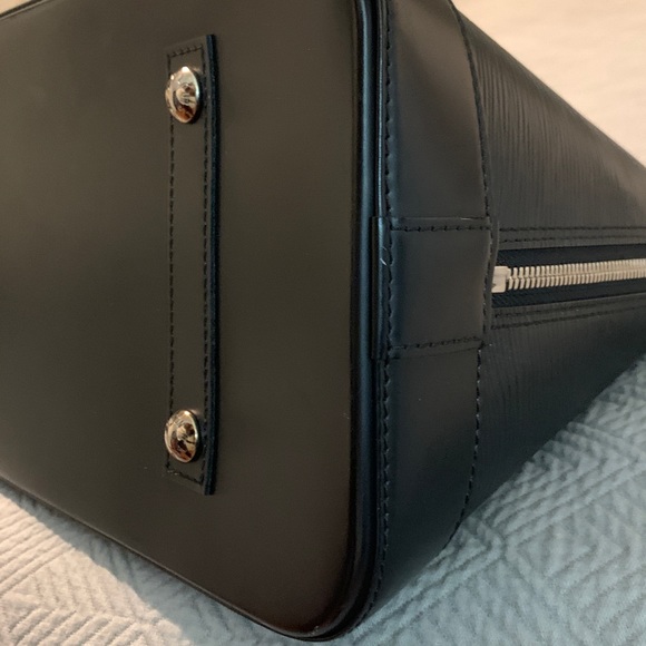 Louis Vuitton Alma GM - Picture 6 of 17